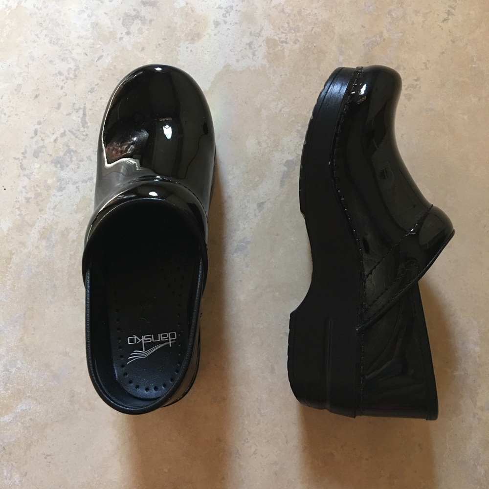 NWOB Dansko professional clog black patent